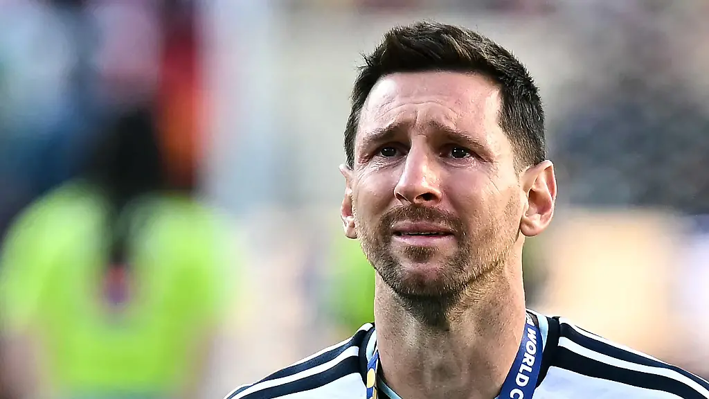 Argentina-s-forward-10-Lionel-Messi-cries-during-the-trophy-ceremony-at-the-end-of-the-2026-World-Cup-football-tournament-final-match-between-Spain-and-Argentina-at-the-New-York-New-Jersey-Stadium-in-East-Rutherford-on-July-19-2026