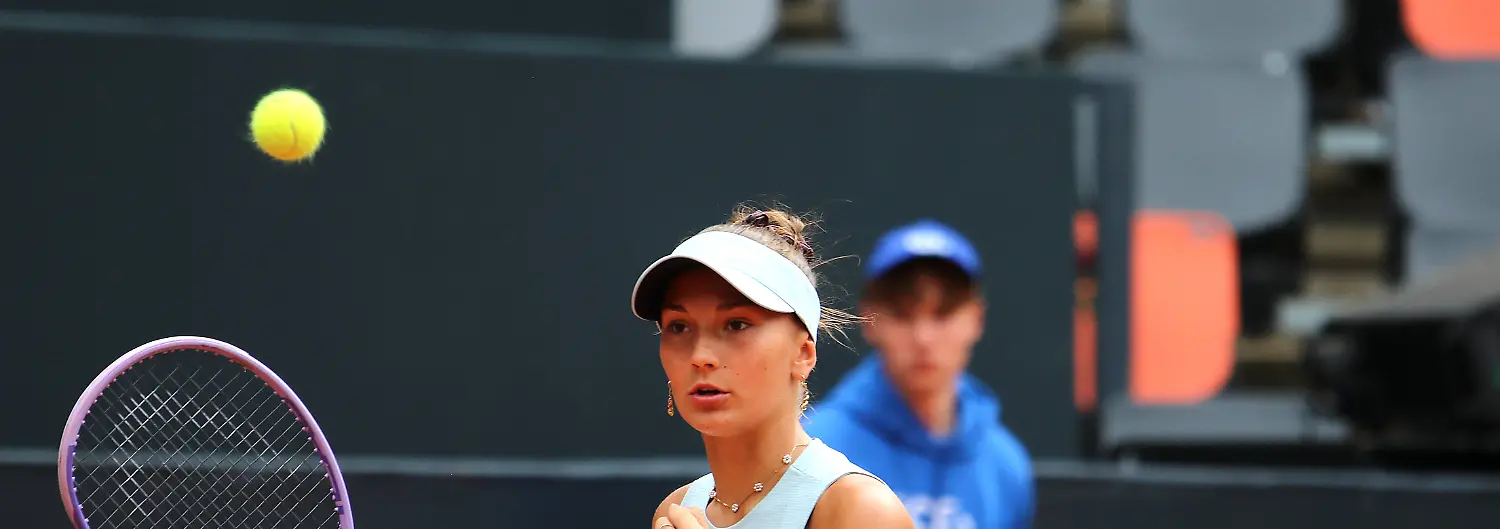 WTA-Tennis-Damen-250-MSC-Hamburg-Ladies-Open-Julia-Stusek-Deutschland-in-ihrem-Erstrundenspiel-auf-dem-Centre-Court-am-Rothenbaum