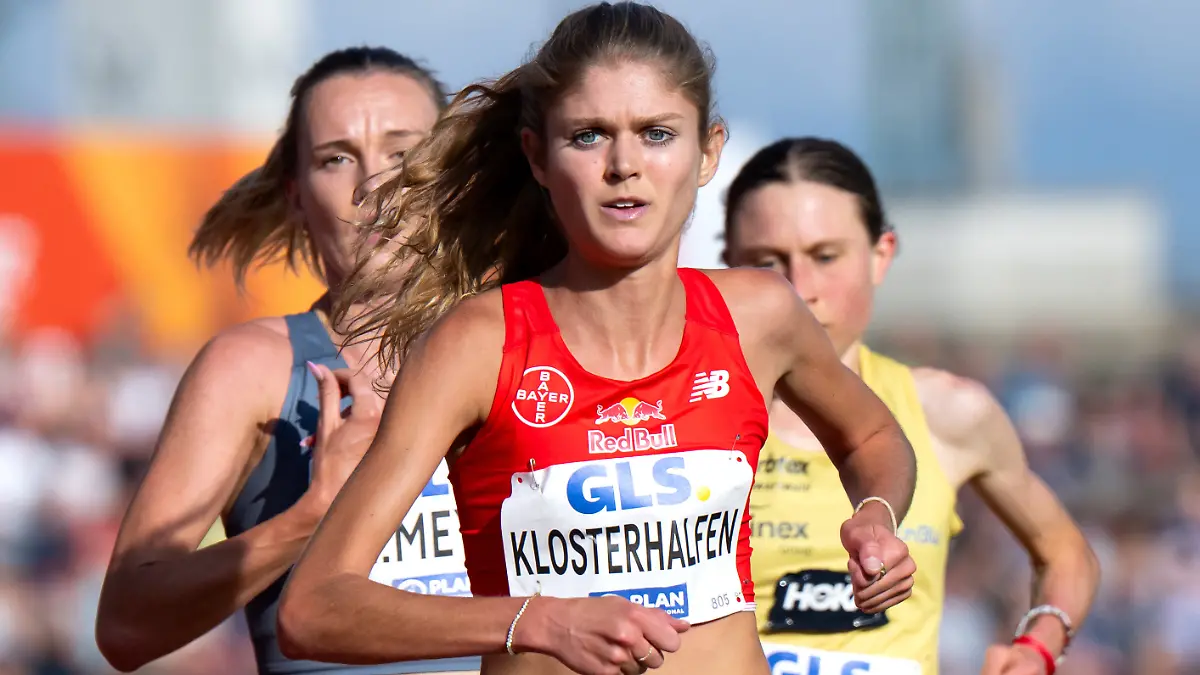 ARCHIV-01-08-2025-Sachsen-Dresden-Leichtathletik-Deutsche-Meisterschaft-im-Heinz-Steyer-Stadion-Frauen-5000m-Finale-Konstanze-Klosterhalfen-M-Lea-Meyer-l-und-Elena-Burkard-in-Aktion-Bei-den-diesjaehrigen-deutschen-Meisterschaften-am-Wochenende-in-Bochum-wird-Klosterhalfen-nicht-antreten