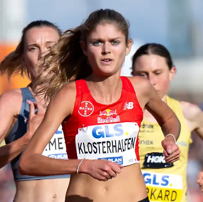 ARCHIV-01-08-2025-Sachsen-Dresden-Leichtathletik-Deutsche-Meisterschaft-im-Heinz-Steyer-Stadion-Frauen-5000m-Finale-Konstanze-Klosterhalfen-M-Lea-Meyer-l-und-Elena-Burkard-in-Aktion-Bei-den-diesjaehrigen-deutschen-Meisterschaften-am-Wochenende-in-Bochum-wird-Klosterhalfen-nicht-antreten