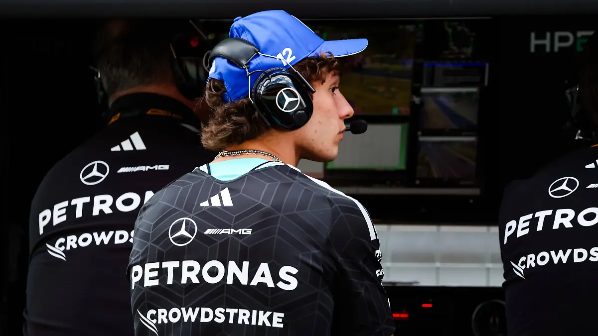 F1-HUNGARIAN-GRAND-PRIX-2026-KIMI-ANTONELLI-Andrea-ita-Mercedes-AMG-F1-Team-W17-portrait-during-the-Formula-1-Hungarian-Grand-Prix-2026-11th-round-of-the-2026-Formula-One-World-Championship-WM-Weltmeisterschaft-from-July-24-to-26-2026-on-the-Hungaroring-in-Mogyorod-near-Budapest-Hungary-MogyorodHungary-PUBLICATIONxNOTxINxFRAxBEL-Copyright-xFLORENTxGOODENx