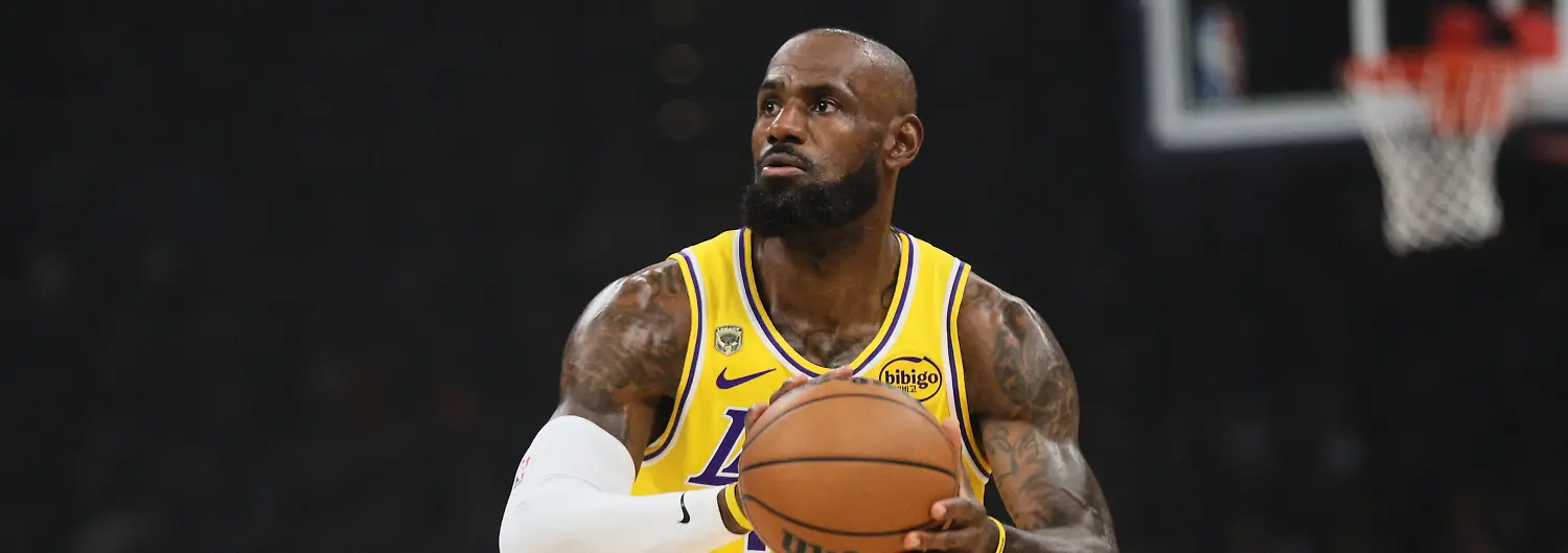 ARCHIV-07-05-2026-USA-Oklahoma-City-Basketball-Maenner-NBA-Play-off-Runde-Western-Conference-Halbfinale-2-Spieltag-Oklahoma-City-Thunder-Los-Angeles-Lakers-LeBron-James-von-den-Los-Angeles-Lakers-bereitet-sich-auf-den-Wurf-vor