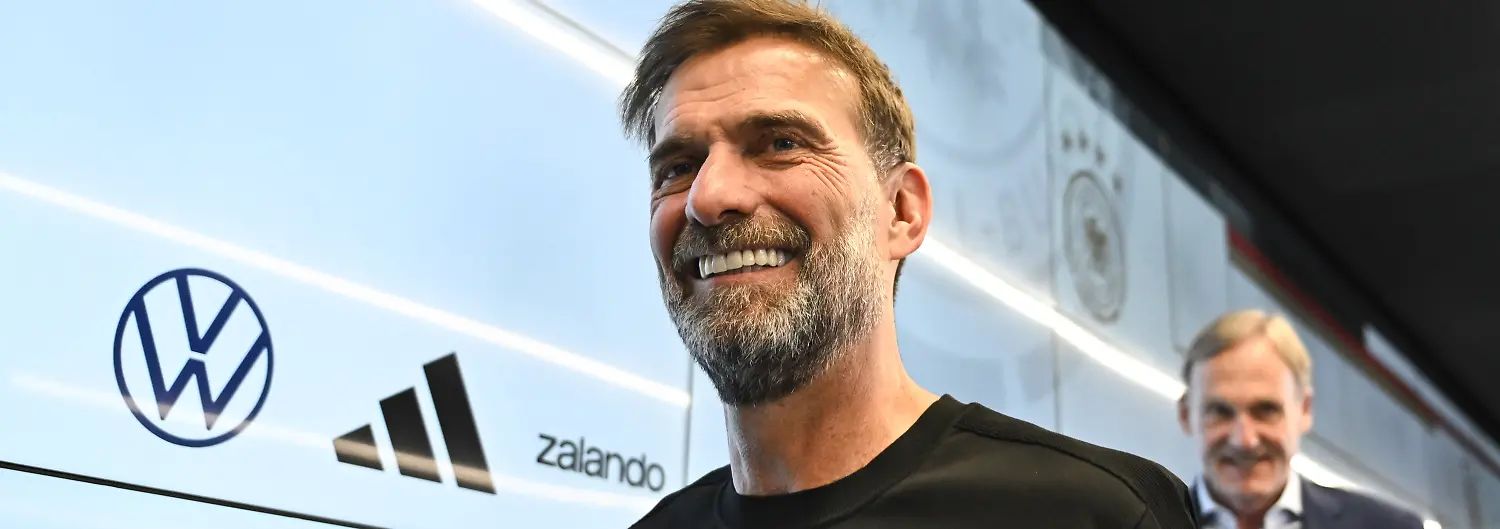 24-07-2026-Hessen-Frankfurt-Main-Fussball-DFB-Nationalmannschaft-Pk-zur-Vorstellung-des-neuen-Bundestrainers-Juergen-Klopp-l-und-Hans-Joachim-Watzke-DFB-Vizepraesident-verlassen-die-Pressekonferenz