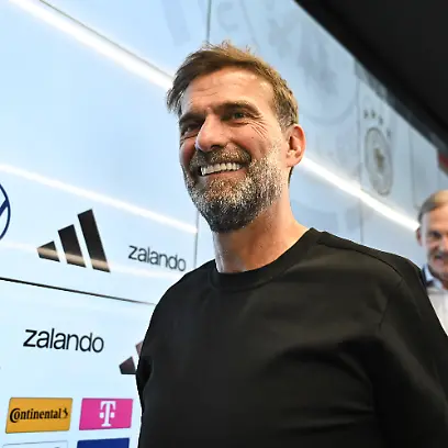 24-07-2026-Hessen-Frankfurt-Main-Fussball-DFB-Nationalmannschaft-Pk-zur-Vorstellung-des-neuen-Bundestrainers-Juergen-Klopp-l-und-Hans-Joachim-Watzke-DFB-Vizepraesident-verlassen-die-Pressekonferenz