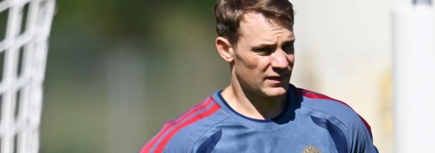 Fussball-Bundesliga-Trainingslager-FC-Bayern-Muenchen-FC-Bayerns-Torwart-Manuel-Neuer-beim-Training