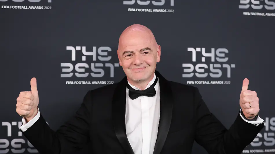 The-Best-FIFA-Football-Awards-2022-Show-Giovanni-Infantino-President-of-FIFA-poses-for-a-photo-on-the-Green-Carpet-ahead-of-The-Best-FIFA-Football-Awards-2022-on-February-27-2023-in-Paris-France-Paris-France-PUBLICATIONxNOTxINxFRA-Copyright-xRaddadxJebarahx-originalFilename-jebarah-notitle230227-npnbw
