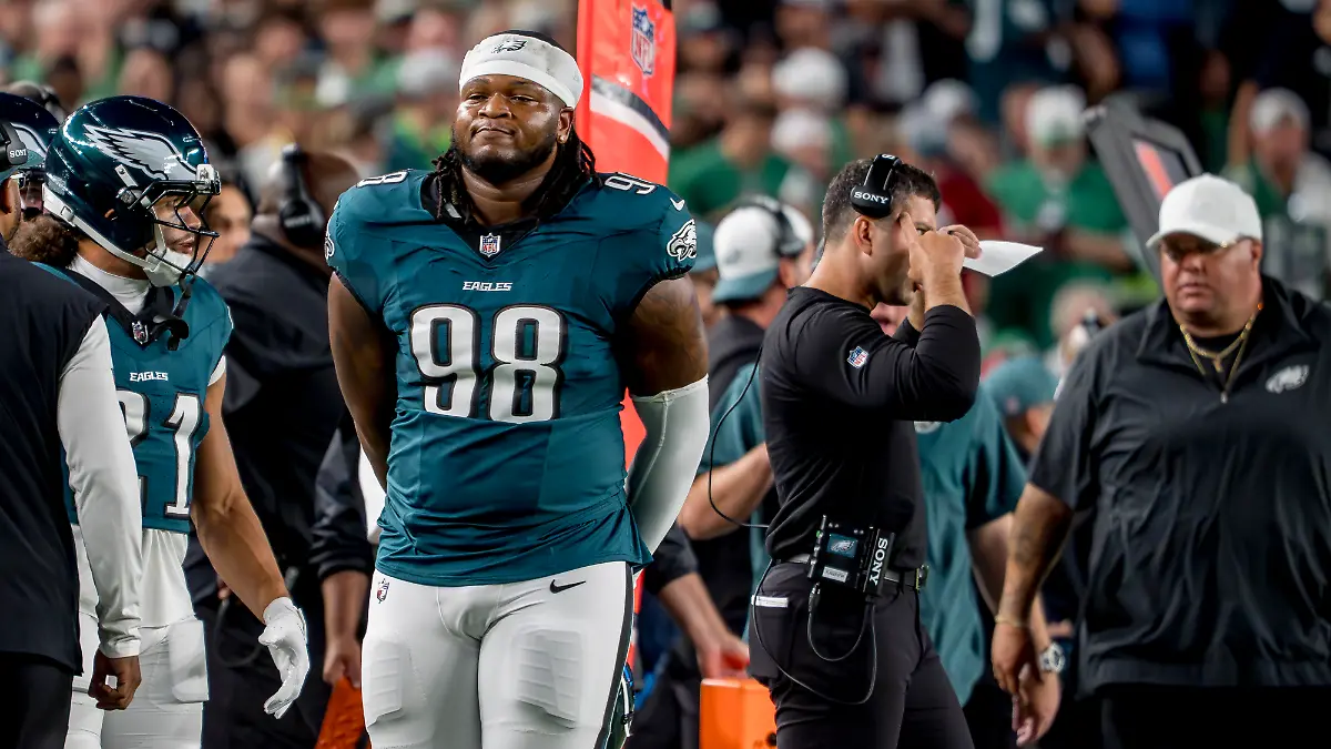 September-4-2025-Philadelphia-Pa-USA-Philadelphia-Eagles-defensive-tackle-Jalen-Carter-98-reacts-after-being-ejected-during-the-NFL-football-matchup-between-the-Dallas-Cowboys-and-the-Philadelphia-Eagles-at-Lincoln-Financial-Field-in-Philadelphia-Pennsylvania-on-September-4-2025