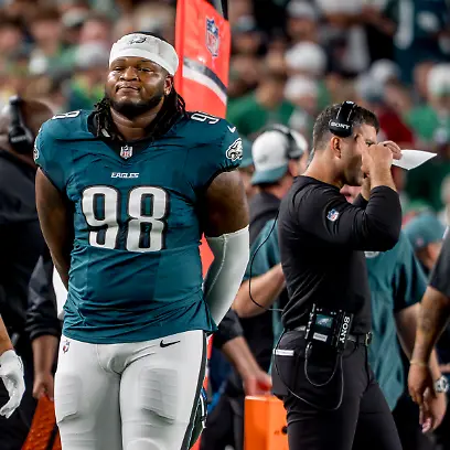 September-4-2025-Philadelphia-Pa-USA-Philadelphia-Eagles-defensive-tackle-Jalen-Carter-98-reacts-after-being-ejected-during-the-NFL-football-matchup-between-the-Dallas-Cowboys-and-the-Philadelphia-Eagles-at-Lincoln-Financial-Field-in-Philadelphia-Pennsylvania-on-September-4-2025