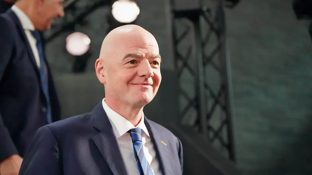 Fussball-Home-of-FIFA-Zuerich-Schweiz-Gianni-Infantino-FIFA-Praesident-Portraitfoto-Portrait-Einzelaufnahme-Portraet-Mimik-Gesichtsausdruck-Emotion-Zuerich-Kanton-Zuerich-Schweiz-Soccer-Home-of-FIFA-Zurich-Switzerland-Gianni-Infantino-FIFA-President-portrait-photo-portrait-individual-shot-facial-expression-emotion-Zurich-Canton-of-Zurich-Switzerland-Copyright-xJOERANxSTEINSIEKx