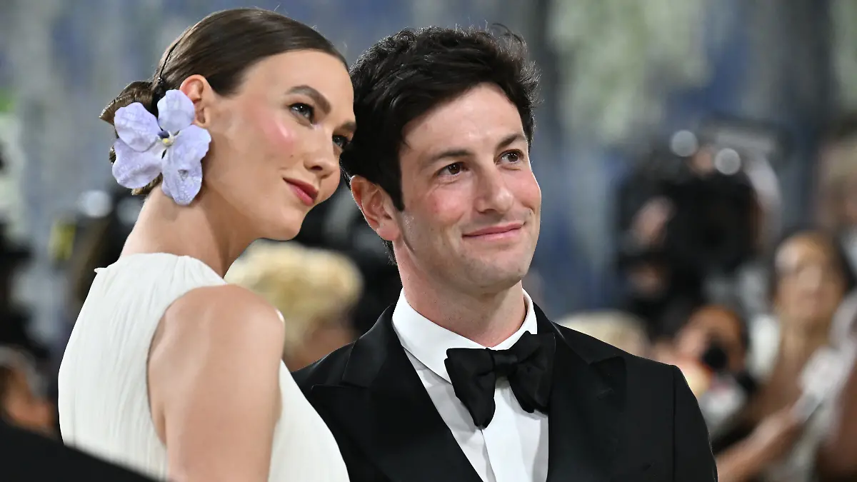 Karlie-Kloss-left-and-Joshua-Kushner-arrive-at-The-Metropolitan-Museum-of-Art-s-Costume-Institute-benefit-gala-celebrating-the-opening-of-the-Costume-Art-exhibition-on-Monday-May-4-2026-in-New-York