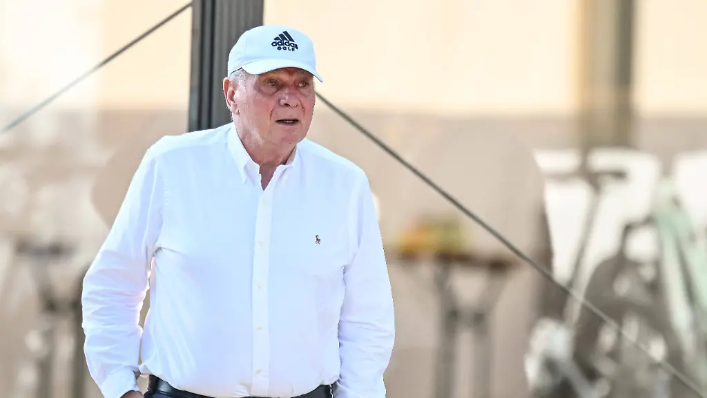 Rottach-Egern-Deutschland-30-07-26-Uli-Hoeness-FC-Bayern-Muenchen-Schaut-waehrend-des-Friedly-Match-Spiels-zwischen-dem-FC-Rottach-Egern-vs-FC-Bayern-Muenchen-im-Stadion-am-Birkenmoos-am-30-Juli-2026-in-Rottach-Egern-Deutschland-Foto-von-Harry-Langer-DeFodi-Images-Rottach-Egern-Germany-30-07-26-Uli-Hoeness-FC-Bayern-Muenchen-Looks-on-during-the-Friedly-Match-match-between-FC-Rottach-Egern-vs-FC-Bayern-Muenchen-at-Stadion-am-Birkenmoos-on-July-30-2026-in-Rottach-Egern-Germany-Photo-by-Harry-Langer-DeFodi-Images-DFB-DFL-REGULATIONS-PROHIBIT-ANY-USE-OF-PHOTOGRAPHS-AS-IMAGE-SEQUENCES-AND-OR-QUASI-VIDEO-Photo-by-Harry-Langer-DeFodi-Images-DFB-DFL-REGULATIONS-PROHIBIT-ANY-USE-OF-PHOTOGRAPHS-AS-IMAGE-SEQUENCES-AND-OR-QUASI-VIDEO-Rottach-Egern-Germany-July-30-2026-Uli-Hoeness-of-FC-Bayern-Munich-watches-during-the-friendly-match-between-FC-Rottach-Egern-and-FC-Bayern-Munich-at-the-Birkenmoos-Stadium-on-July-30-2026-in-Rottach-Egern-Germany-Photo-by-Harry-Langer-DeFodi-Images-Rottach-Egern-Germany-July-30-2026-Uli-Hoeness-of-FC-Bayern-Munich-looks-on-during-the-friendly-match-between-FC-Rottach-Egern-and-FC-Bayern-Munich-at-Stadion-am-Birkenmoos-on-July-30-2026-in-Rottach-Egern-Germany-Photo-by-Harry-Langer-DeFodi-Images-DFB-and-DFL-regulations-prohibit-any-use-of-photographs-as-image-sequences-and-or-quasi-video-Photo-by-Harry-Langer-DeFodi-Images
