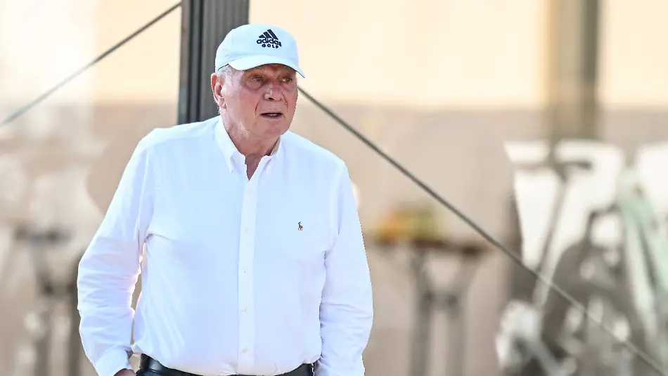 Rottach-Egern-Deutschland-30-07-26-Uli-Hoeness-FC-Bayern-Muenchen-Schaut-waehrend-des-Friedly-Match-Spiels-zwischen-dem-FC-Rottach-Egern-vs-FC-Bayern-Muenchen-im-Stadion-am-Birkenmoos-am-30-Juli-2026-in-Rottach-Egern-Deutschland-Foto-von-Harry-Langer-DeFodi-Images-Rottach-Egern-Germany-30-07-26-Uli-Hoeness-FC-Bayern-Muenchen-Looks-on-during-the-Friedly-Match-match-between-FC-Rottach-Egern-vs-FC-Bayern-Muenchen-at-Stadion-am-Birkenmoos-on-July-30-2026-in-Rottach-Egern-Germany-Photo-by-Harry-Langer-DeFodi-Images-DFB-DFL-REGULATIONS-PROHIBIT-ANY-USE-OF-PHOTOGRAPHS-AS-IMAGE-SEQUENCES-AND-OR-QUASI-VIDEO-Photo-by-Harry-Langer-DeFodi-Images-DFB-DFL-REGULATIONS-PROHIBIT-ANY-USE-OF-PHOTOGRAPHS-AS-IMAGE-SEQUENCES-AND-OR-QUASI-VIDEO-Rottach-Egern-Germany-July-30-2026-Uli-Hoeness-of-FC-Bayern-Munich-watches-during-the-friendly-match-between-FC-Rottach-Egern-and-FC-Bayern-Munich-at-the-Birkenmoos-Stadium-on-July-30-2026-in-Rottach-Egern-Germany-Photo-by-Harry-Langer-DeFodi-Images-Rottach-Egern-Germany-July-30-2026-Uli-Hoeness-of-FC-Bayern-Munich-looks-on-during-the-friendly-match-between-FC-Rottach-Egern-and-FC-Bayern-Munich-at-Stadion-am-Birkenmoos-on-July-30-2026-in-Rottach-Egern-Germany-Photo-by-Harry-Langer-DeFodi-Images-DFB-and-DFL-regulations-prohibit-any-use-of-photographs-as-image-sequences-and-or-quasi-video-Photo-by-Harry-Langer-DeFodi-Images