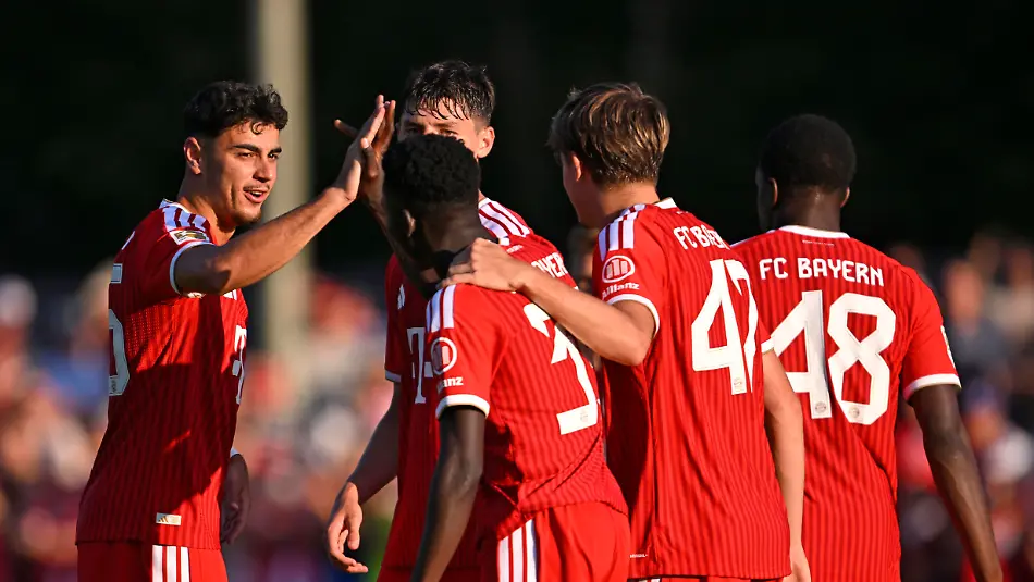30-07-2026-Fussball-Bundesliga-2026-2027-Trainingslager-FC-Bayern-Muenchen-in-Rottach-Egern-am-Tegernsee-Bayern-Testspiel-FC-Rottach-Egern-FC-Bayern-Muenchen-Torjubel-v-l-Aleksandar-Pavlovic-Bayern-Muenchen-Bara-Ndiaye-FC-Bayern-Muenchen-Guido-Della-Rovere-FC-Bayern-Muenchen-und-Bastian-Assomo-FC-Bayern-Muenchen