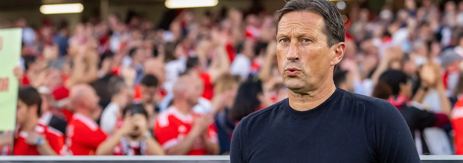 Fussball-Europa-League-Benfica-Lissabon-Olympique-Marseille-K-o-Runde-Viertelfinale-Hinspiele-Roger-Schmidt-Trainer-von-Benfica-beobachtet-die-Partie-Er-wird-Fussball-Boss-von-Red-Bull-und-damit-Nachfolger-von-Juergen-Klopp