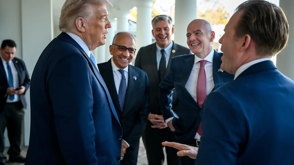 President-Donald-Trump-speaks-with-Andrew-Giuliani-FIFA-President-Gianni-Infantino-FIFA-senior-adviser-Carlos-Cordeiro-and-Rep-Darin-LaHood-R-IL-outside-of-the-Oval-Office-after-meeting-with-the-White-House-Task-Force-on-the-2026-FIFA-World-Cup-Monday-November-17-2025