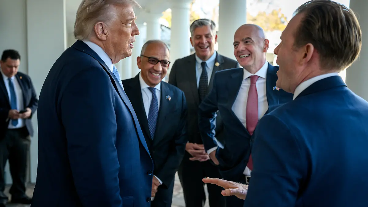 President-Donald-Trump-speaks-with-Andrew-Giuliani-FIFA-President-Gianni-Infantino-FIFA-senior-adviser-Carlos-Cordeiro-and-Rep-Darin-LaHood-R-IL-outside-of-the-Oval-Office-after-meeting-with-the-White-House-Task-Force-on-the-2026-FIFA-World-Cup-Monday-November-17-2025