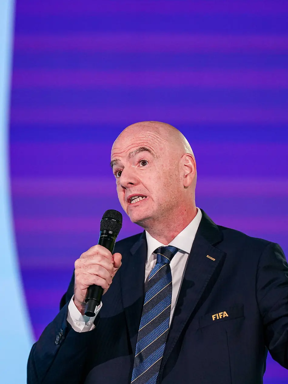 Fussball-Home-of-FIFA-Zuerich-Schweiz-Gianni-Infantino-FIFA-Praesident-Portraitfoto-Portrait-Einzelaufnahme-Portraet-Mimik-Gesichtsausdruck-Emotion-Zuerich-Kanton-Zuerich-Schweiz-Soccer-Home-of-FIFA-Zurich-Switzerland-Gianni-Infantino-FIFA-President-portrait-photo-portrait-individual-shot-facial-expression-emotion-Zurich-Canton-of-Zurich-Switzerland-Copyright-xJOERANxSTEINSIEKx