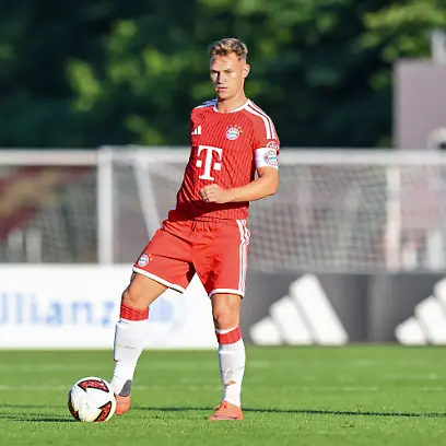 Rottach-Egern-Deutschland-30-07-26-Joshua-Kimmich-FC-Bayern-Muenchen-in-Aktion-am-Ball-Einzelaktion-waehrend-des-Friedly-Match-Spiels-zwischen-dem-FC-Rottach-Egern-vs-FC-Bayern-Muenchen-im-Stadion-am-Birkenmoos-am-30-Juli-2026-in-Rottach-Egern-Deutschland-Foto-von-Harry-Langer-DeFodi-Images-Rottach-Egern-Germany-30-07-26-Joshua-Kimmich-FC-Bayern-Muenchen-controls-the-Ball-during-the-Friedly-Match-match-between-FC-Rottach-Egern-vs-FC-Bayern-Muenchen-at-Stadion-am-Birkenmoos-on-July-30-2026-in-Rottach-Egern-Germany-Photo-by-Harry-Langer-DeFodi-Images-DFB-DFL-REGULATIONS-PROHIBIT-ANY-USE-OF-PHOTOGRAPHS-AS-IMAGE-SEQUENCES-AND-OR-QUASI-VIDEO-Photo-by-Harry-Langer-DeFodi-Images-DFB-DFL-REGULATIONS-PROHIBIT-ANY-USE-OF-PHOTOGRAPHS-AS-IMAGE-SEQUENCES-AND-OR-QUASI-VIDEO