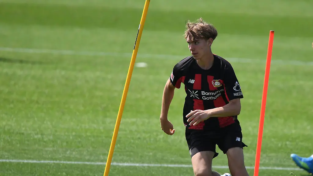 21-07-2026-xophax-Fussball-1-Bundesliga-Bayer-04-Leverkusen-Oeffentliches-Training-BayArena-Kennet-Eichhorn-trainiert-allein