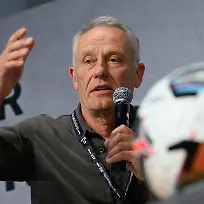 Ex-Bundesliga-Trainer-Christian-Streich-mit-einem-Plaedoyer-fuer-Nachwuchsfussballer