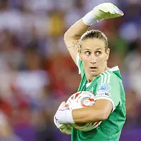 Im-EM-Halbfinale-gegen-Spanien-noch-im-Tor-Stammkeeperin-Ann-Katrin-Berger-fehlt-der-DFB-Auswahl